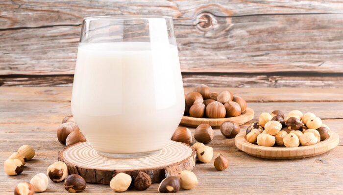 Haselnussmilch & Reismilch selbst herstellen – Die vegane Milchalternative