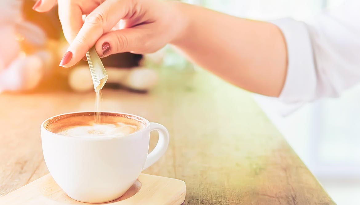 Zucker oder Süßstoff um Kaffee zu süßen? 
